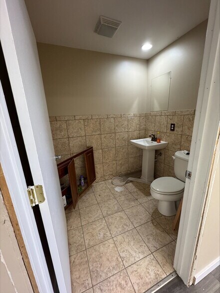 More Photos Of 3030 Kettering Blvd, Moraine General Retail For Sale