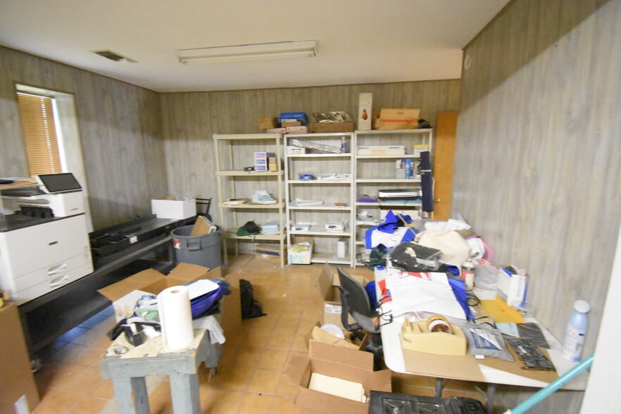More Photos Of 630 Kentucky St, South Houston Office For Sale