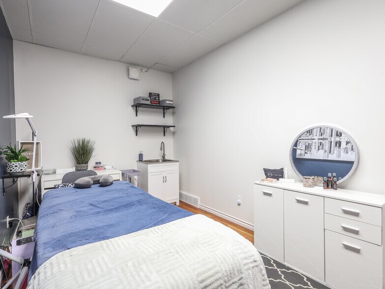 More Photos Of 5010 50 st, Stettler General Retail For Sale