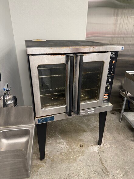 More Photos Of 5681 Nevius Rd, Mobile Restaurant For Lease