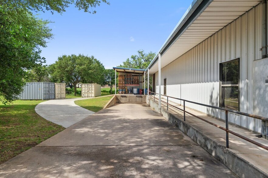 More Photos Of 101 John Kelly St, Burnet Industrial For Sale