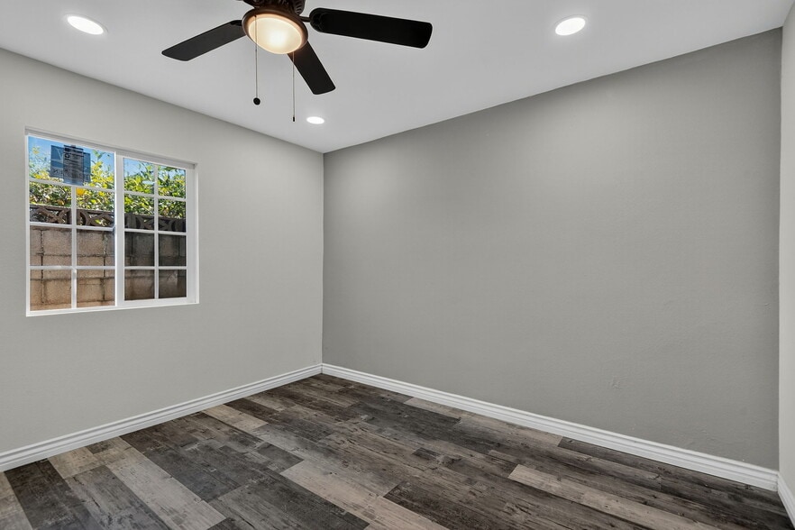 More Photos Of 400 N Hayes Ave, Oxnard Multifamily For Sale