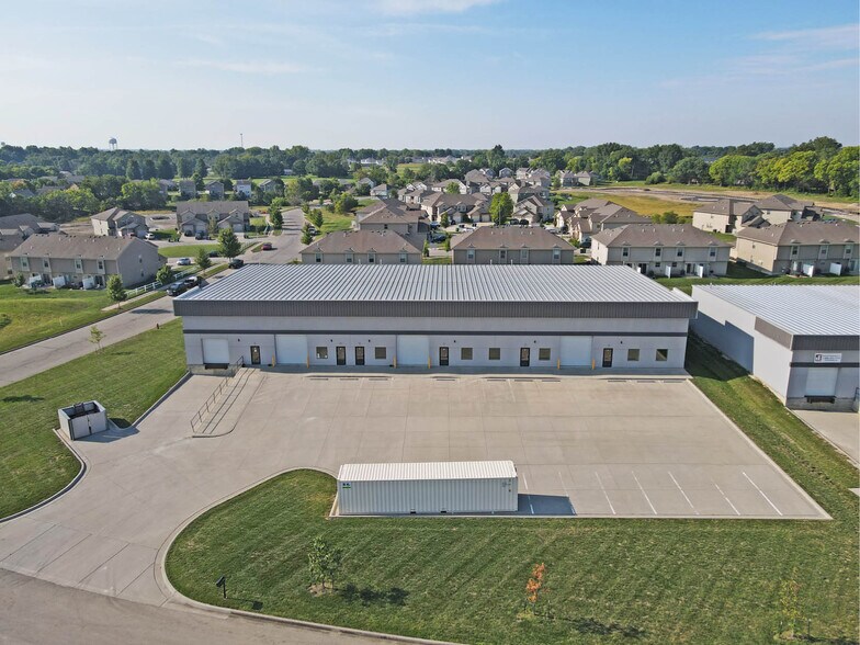 Primary Photo Of 10909 Industrial Cir, Peculiar Distribution For Lease