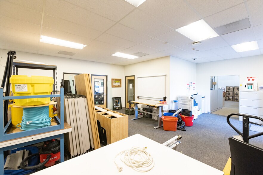 More Photos Of 200 N Wasco Ct, Hood River Warehouse For Lease