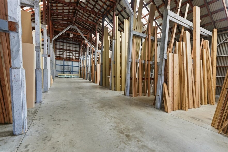 More Photos Of 2820 E St, Washougal Flex For Sale