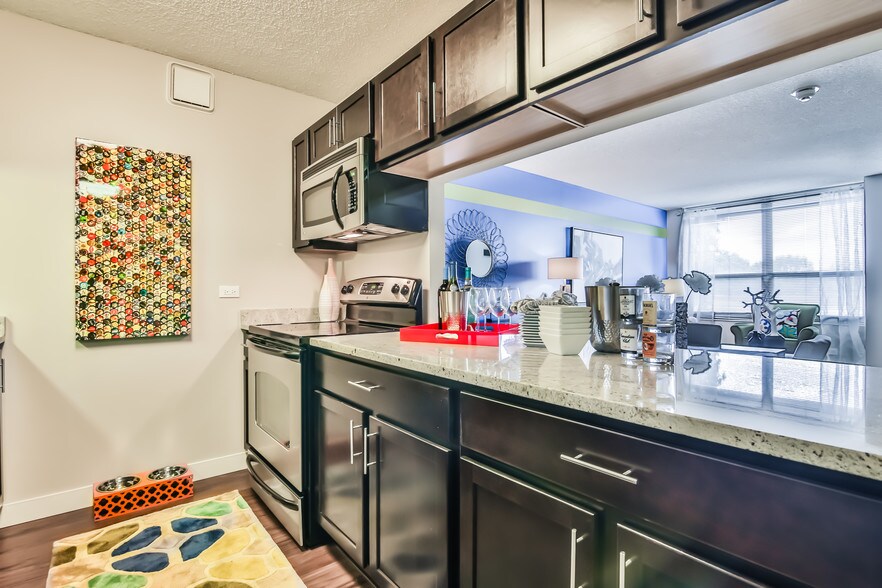 More Photos Of 170-200 N Arlington Heights Rd, Arlington Heights Coworking Space