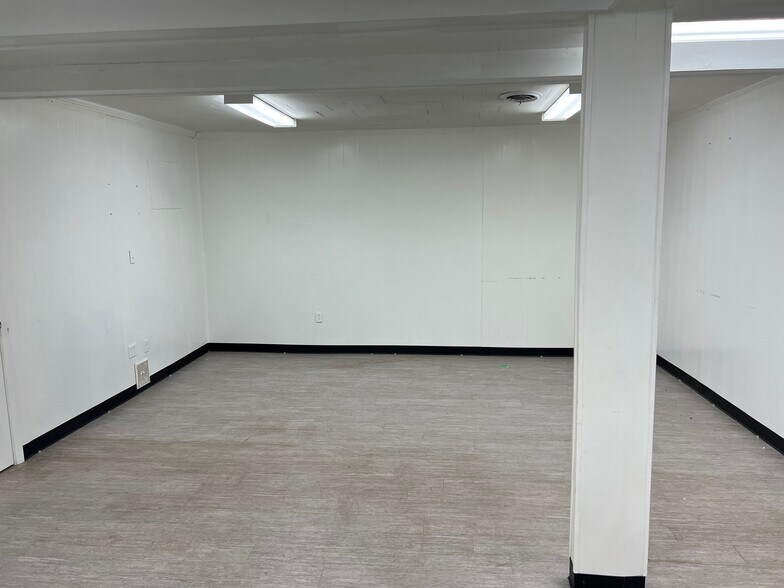 More Photos Of 329 E Shockley Ferry Rd, Anderson Light Distribution For Lease