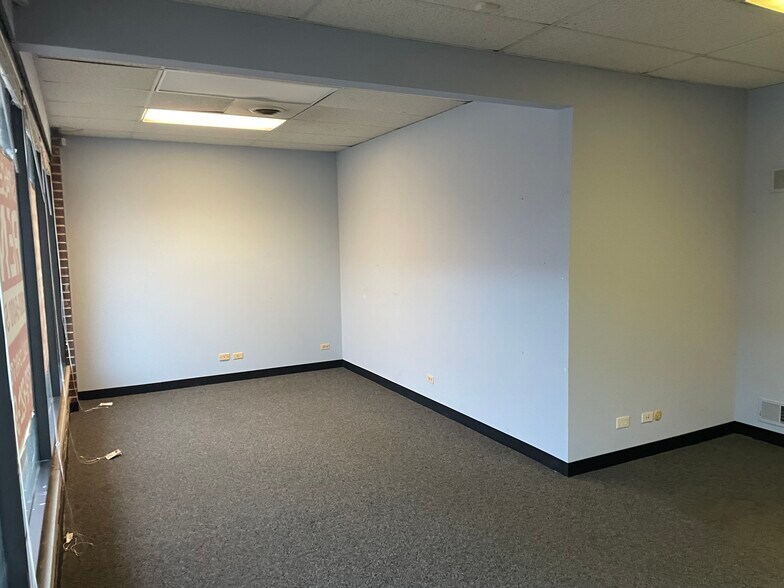 More Photos Of 3841 Oakton St, Skokie Storefront Retail Office For Lease