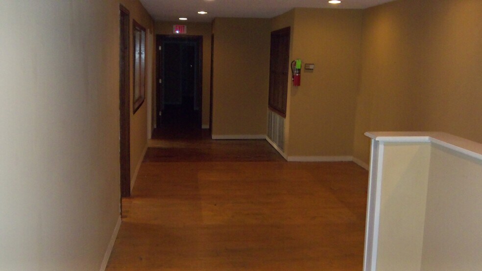 More Photos Of 206 N Spring St, Tupelo Office For Lease