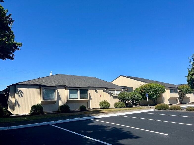 More Photos Of 940-948 NE 102nd Ave, Portland Medical For Sale