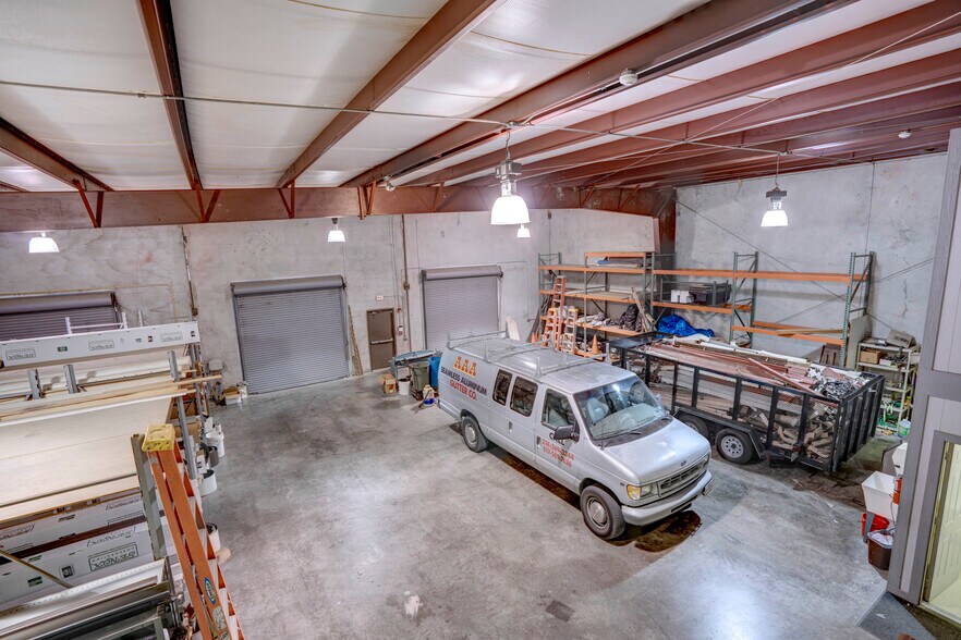 More Photos Of 2620 Carson St, Haltom City Light Distribution For Lease