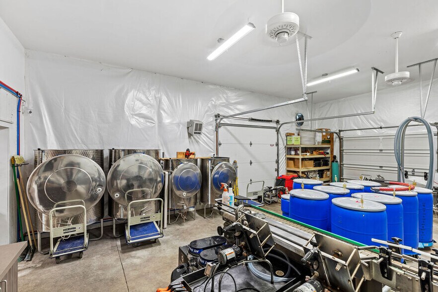 More Photos Of 877 State Fair Blvd, Solvay Storefront For Sale