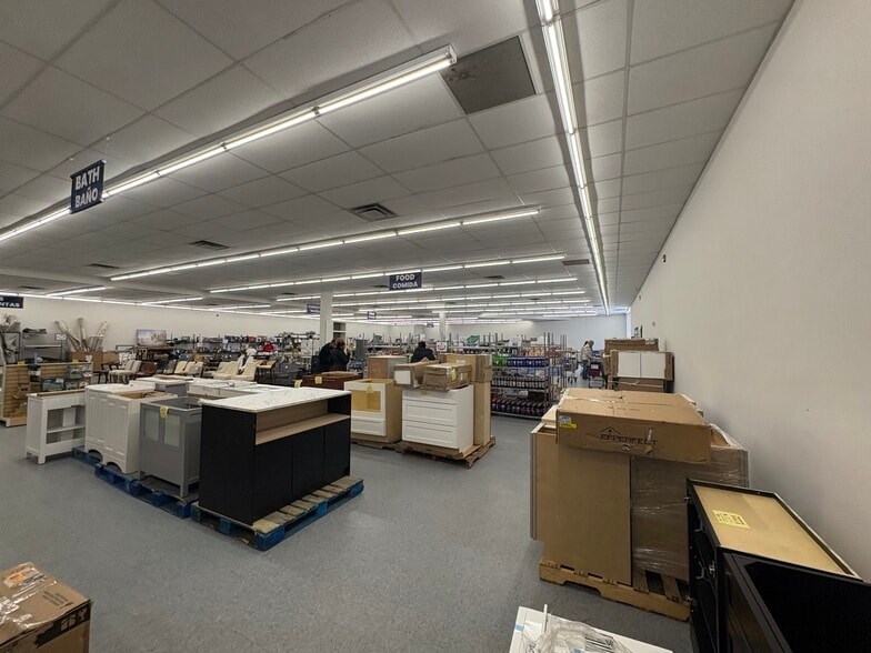 More Photos Of 1725 Dundalk Ave, Baltimore Convenience Store For Sale