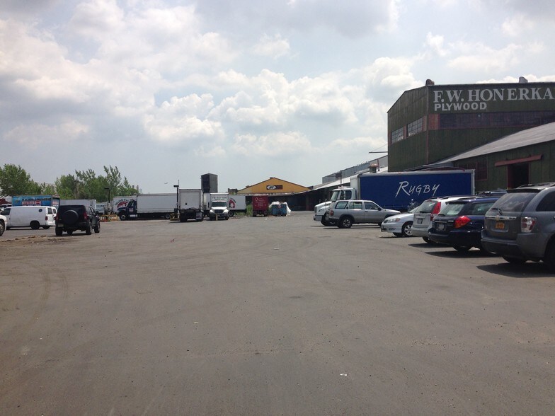 More Photos Of 500 Oakpoint Ave, Bronx Warehouse For Lease