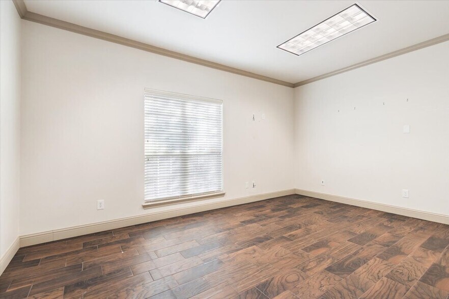 More Photos Of 1000 State Highway 6, Woodway Medical For Lease