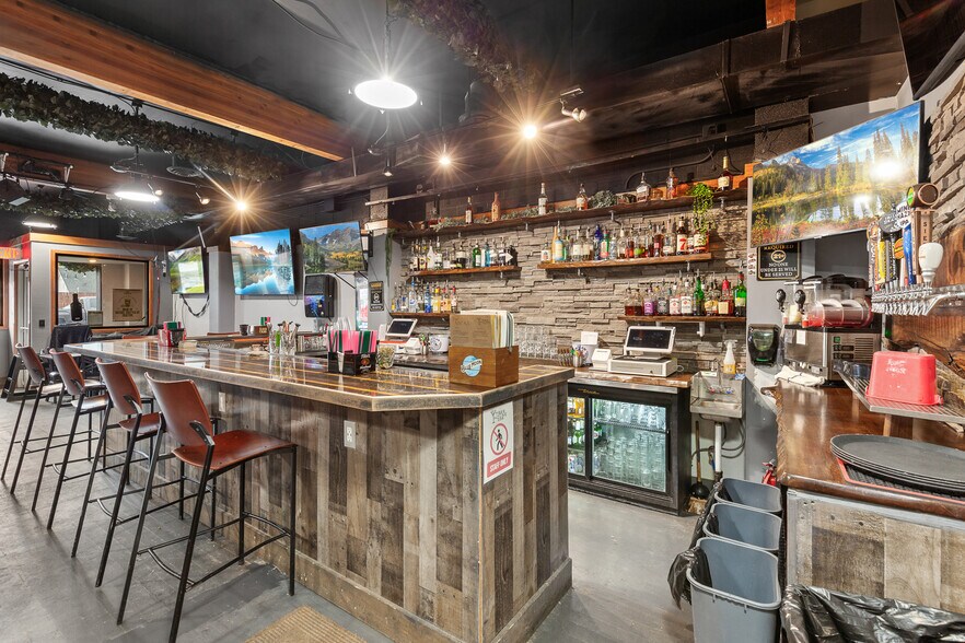 More Photos Of 314 N 4th St, Coeur d'Alene Bar For Sale