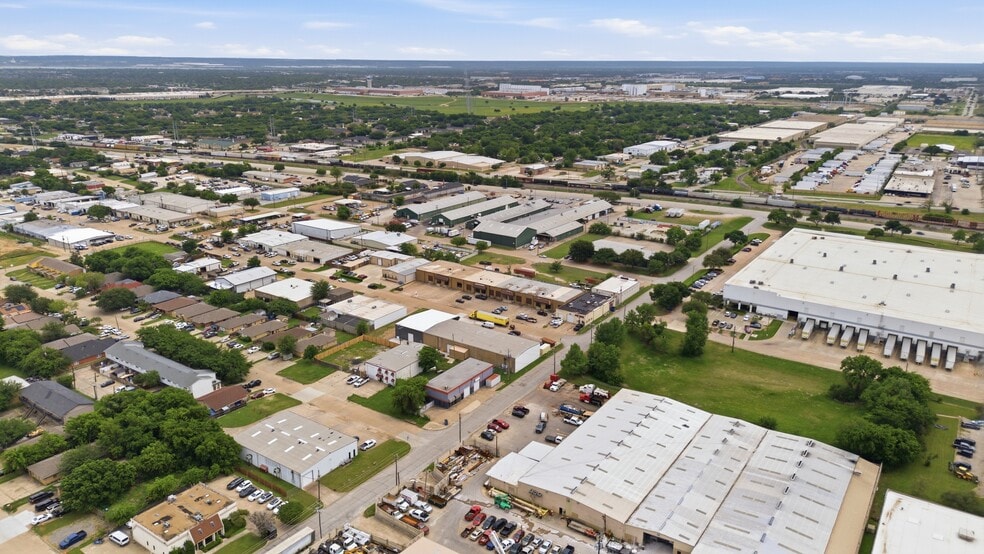More Photos Of 2457 NW Dallas St, Grand Prairie Light Distribution For Sale