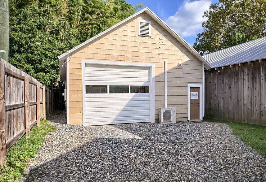 More Photos Of 55 Cross St, Urbanna General Retail For Sale