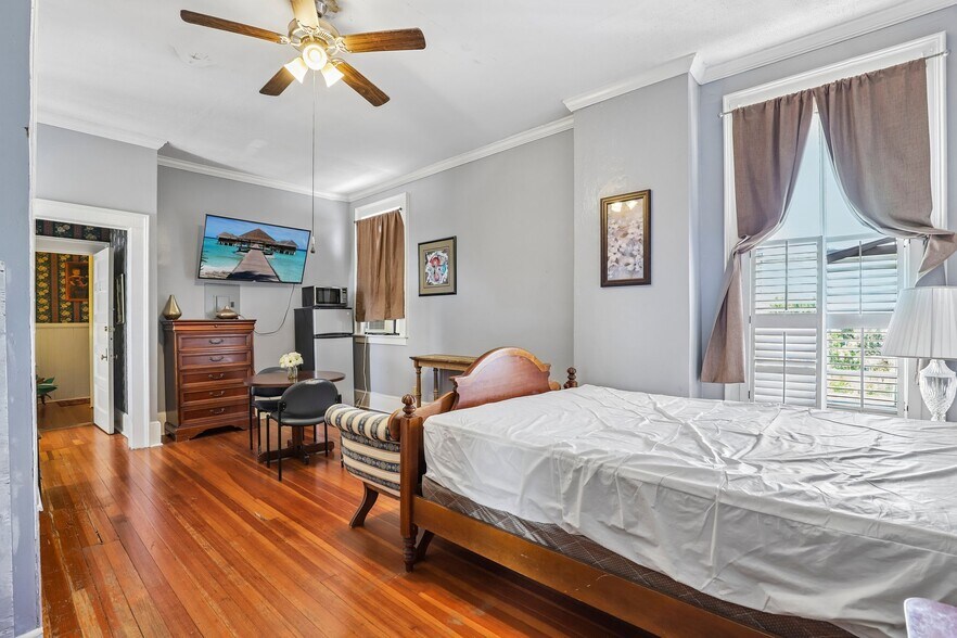 More Photos Of 421 Howard St, San Antonio Hospitality For Sale