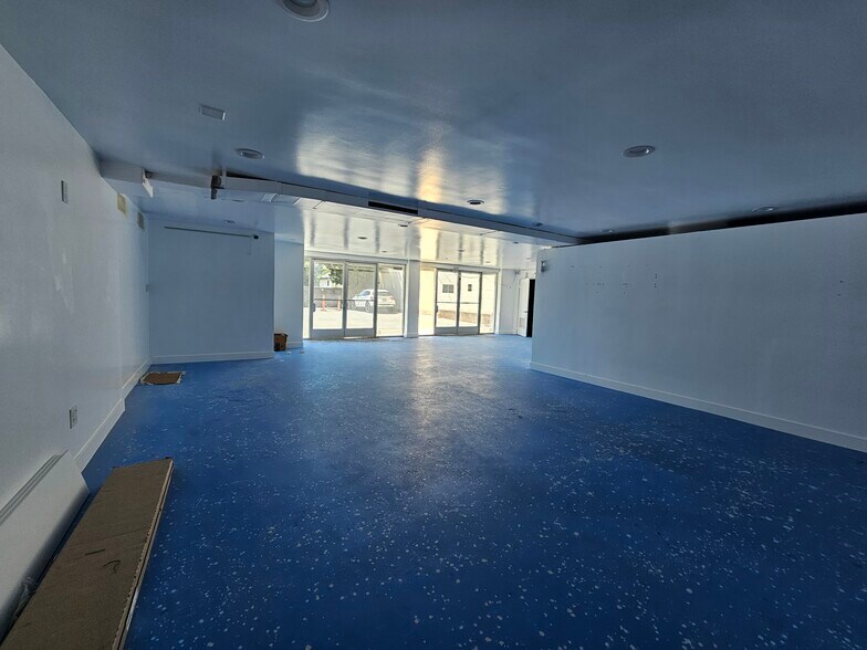 More Photos Of 2652-2662 Honolulu Ave, Montrose Freestanding For Lease