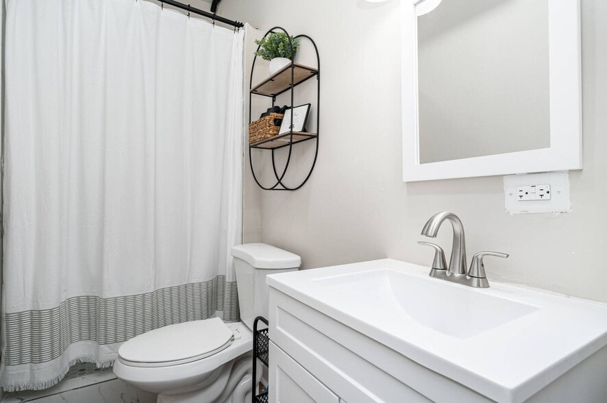 More Photos Of 513 3rd Ave S, Nashville Office For Sale