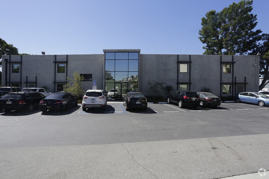 More Photos Of 3975 Landmark St, Culver City Warehouse For Lease