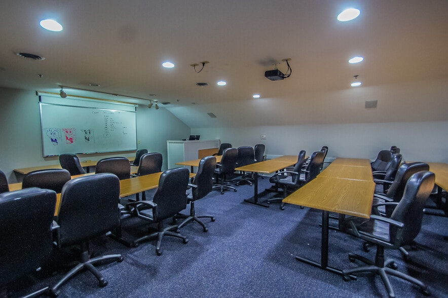 More Photos Of 4020 Minnehaha Ave, Minneapolis Office For Lease