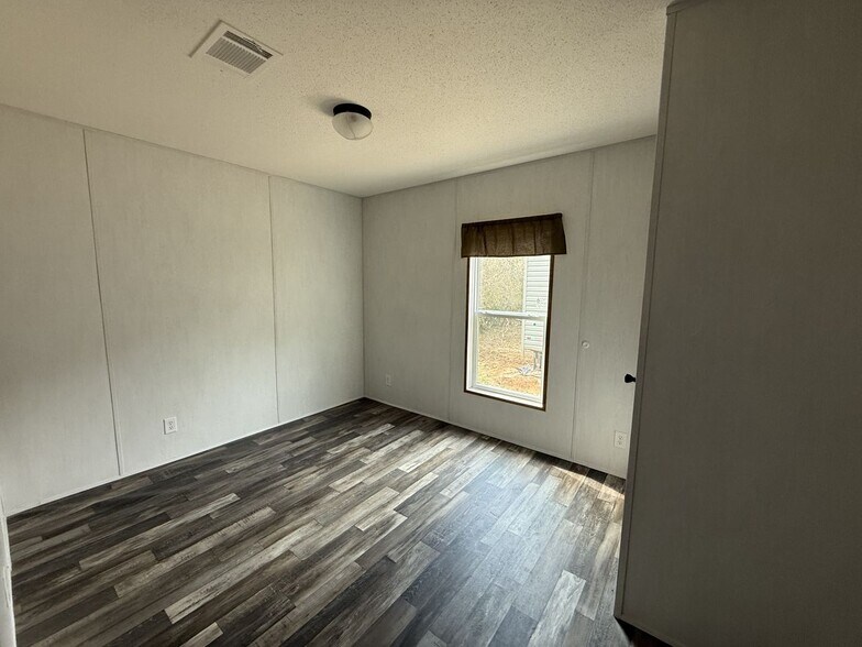 More Photos Of 1402 N 69th Ave, Pensacola Manufactured Housing Mobile Home Park For Sale