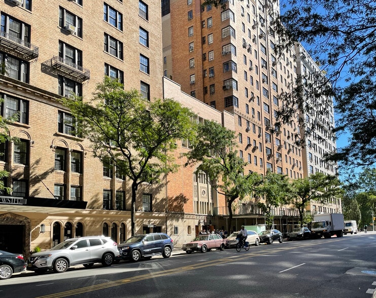 Primary Photo Of 15 W 86th St, New York Schools For Lease