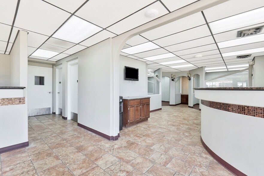 More Photos Of 11209 W Kellogg, Wichita Auto Dealership For Sale