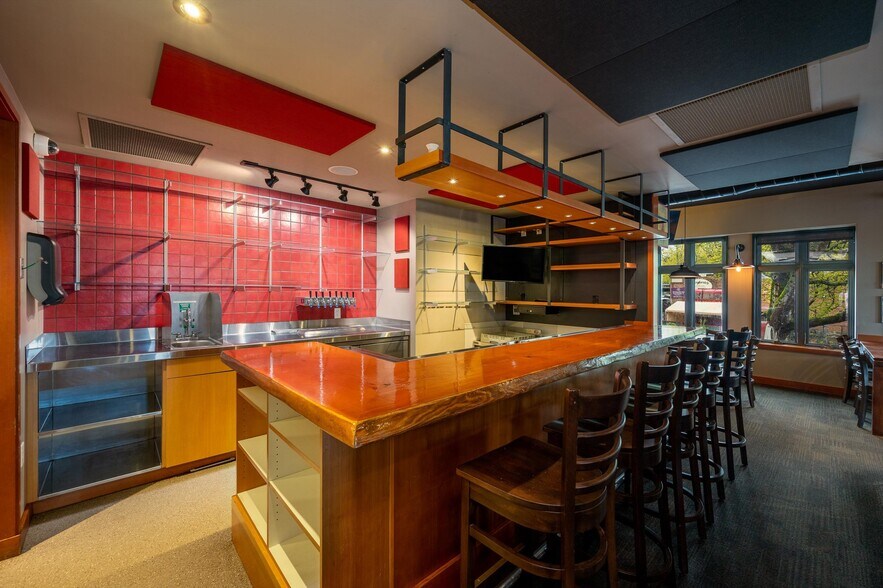 More Photos Of 1011 Harris Ave, Bellingham Restaurant For Sale