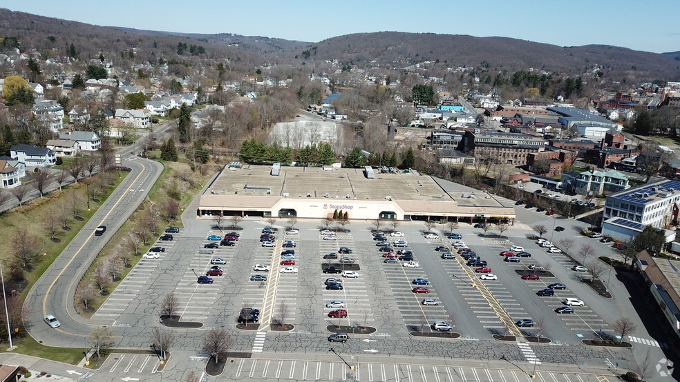 More Photos Of 211-215 High St, Torrington General Retail For Lease