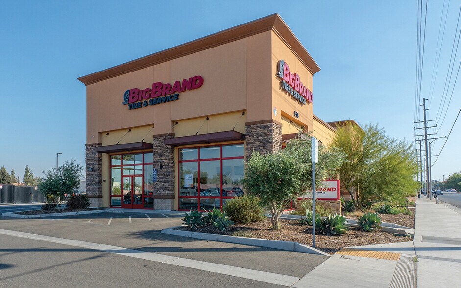 Primary Photo Of 515 N 11th Ave, Hanford Auto Repair For Sale