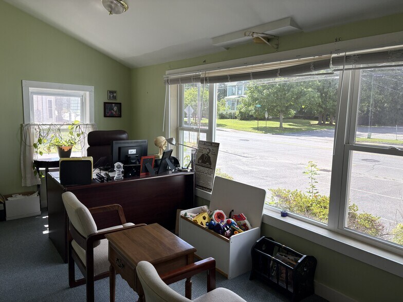 More Photos Of 589 Daniel Webster Hwy, Merrimack Office Residential For Sale