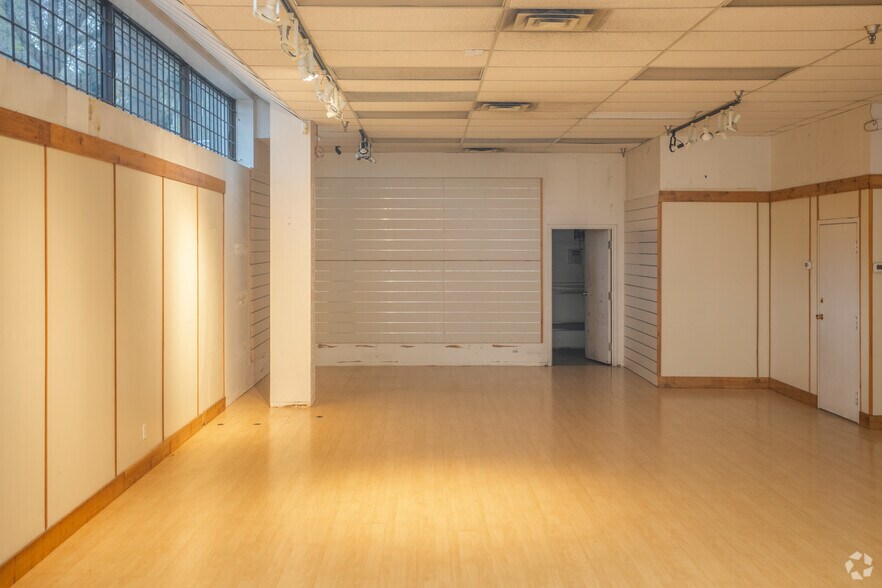 More Photos Of 210 W Broadway, Vancouver Office For Lease