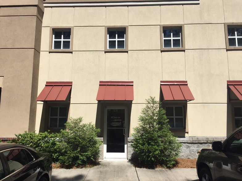 More Photos Of 2612 Larch Ln, Mount Pleasant Flex For Lease