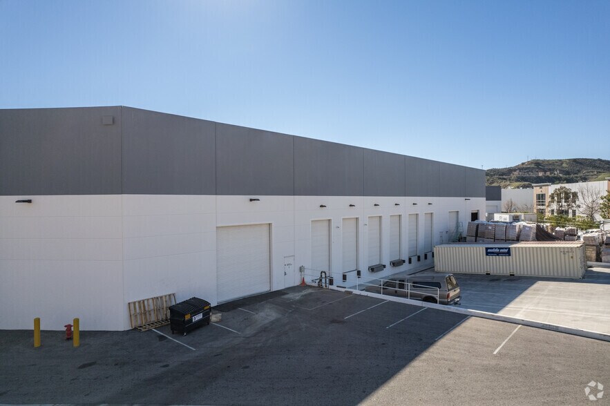 More Photos Of 28606-28608 Hasley Canyon Rd, Castaic Warehouse For Lease