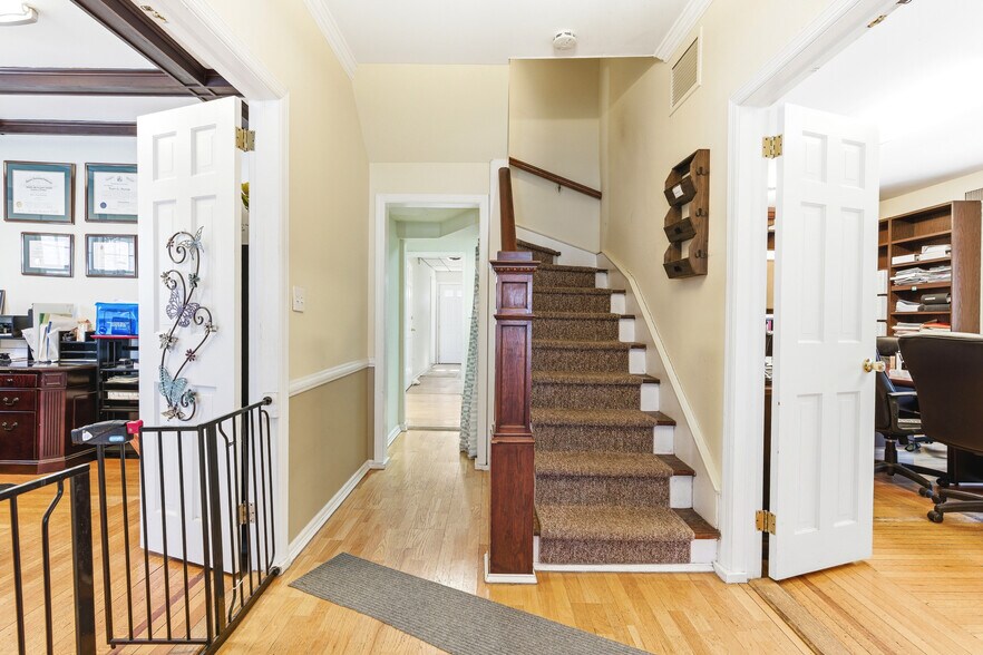 More Photos Of 467 Middlesex Ave, Metuchen Office For Sale