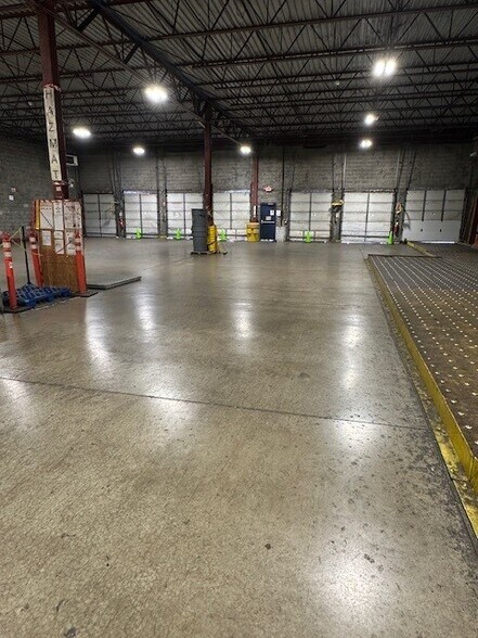 More Photos Of 300 Sonwil Dr, Buffalo Distribution For Lease