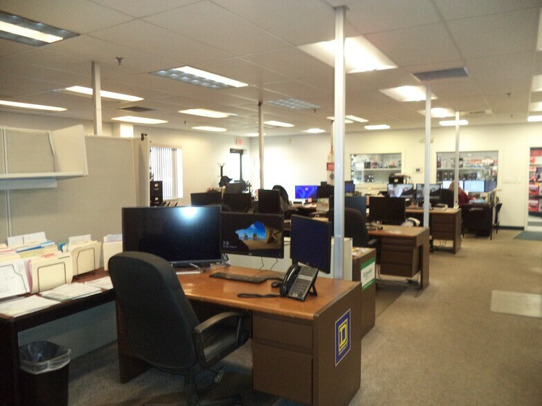 More Photos Of 79 Carl Dr, Manchester Warehouse For Sale