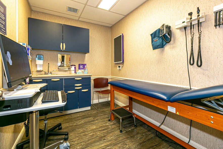 More Photos Of 986-990 Sunrise Hwy, Babylon Medical For Sale