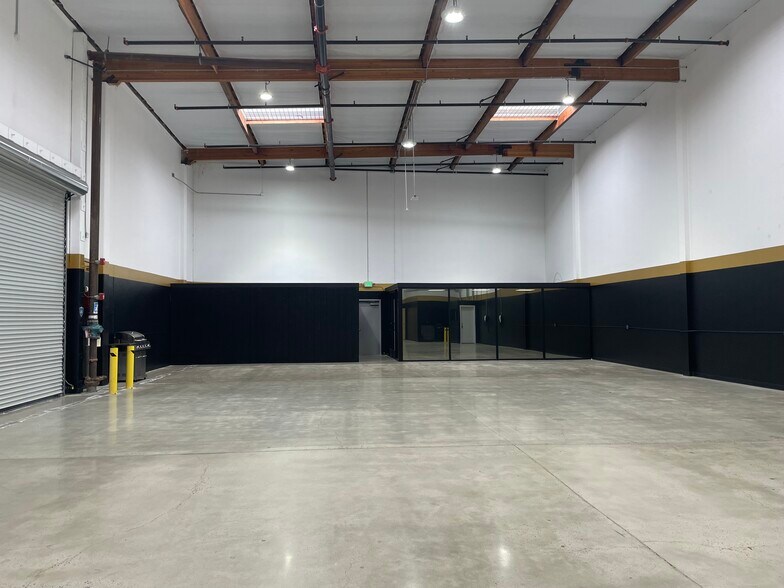 More Photos Of 18-36 Thomas, Irvine Warehouse For Sale