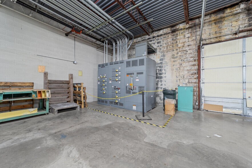 More Photos Of 1801 S University Pky, High Point Manufacturing For Sale