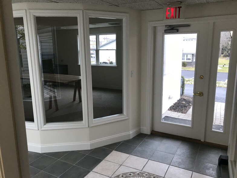 More Photos Of 15 S State St, Brownstown Borough Office Residential For Lease