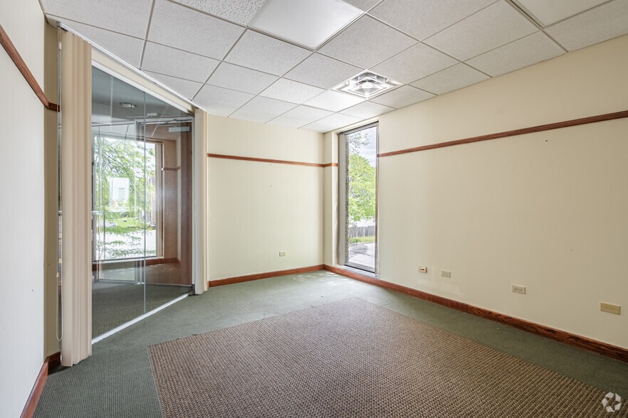 More Photos Of 17926 S Halsted St, Homewood Office For Sale