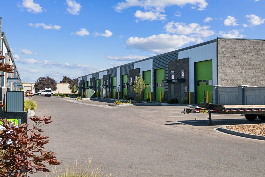 More Photos Of 9456 S Bagley Park Rd, West Jordan Showroom For Lease