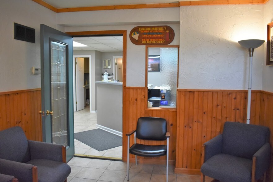 More Photos Of 5576 Mayfield Rd, Cleveland Freestanding For Sale