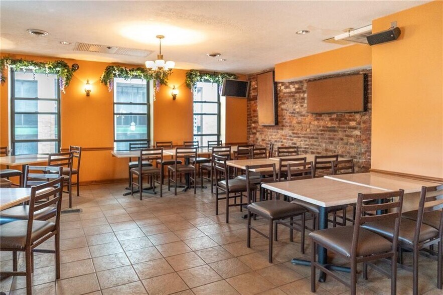 More Photos Of 10 Market St, Pittsburgh Restaurant For Sale
