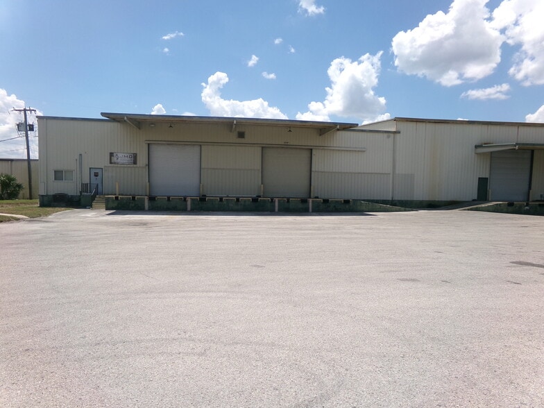 More Photos Of 3030 Winter Lake Rd, Lakeland Distribution For Lease