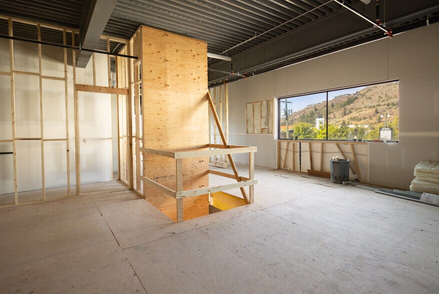 More Photos Of 3101 45 Av, Vernon Warehouse For Sale